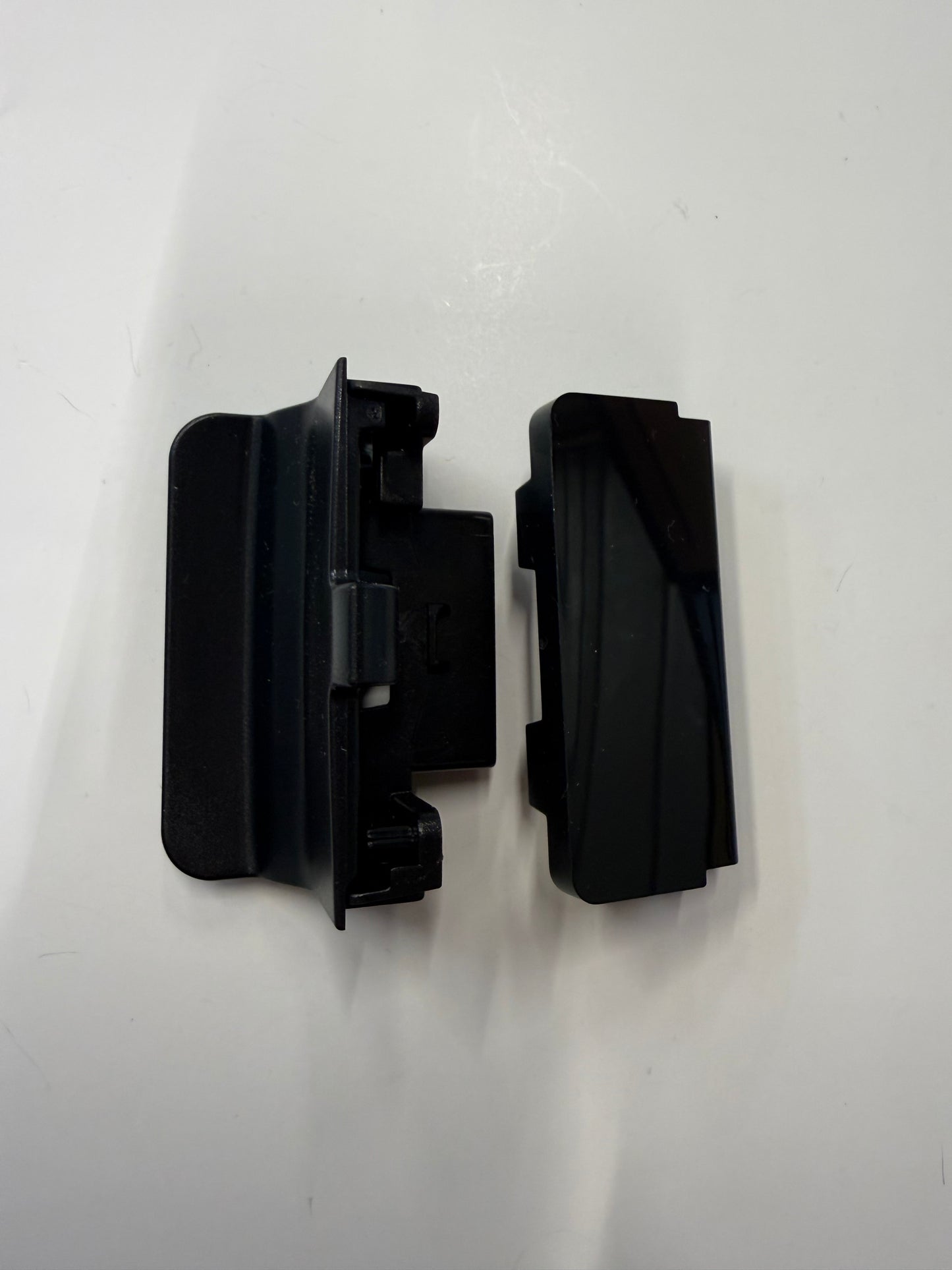 Poignée d'ouverture de porte pour les réfrigérateur Thetford